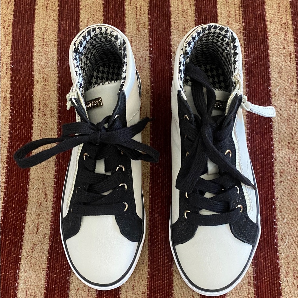 Guess Black and White Sneakers with gold and silver accents. Size 6 1/2 - Picture 2 of 15